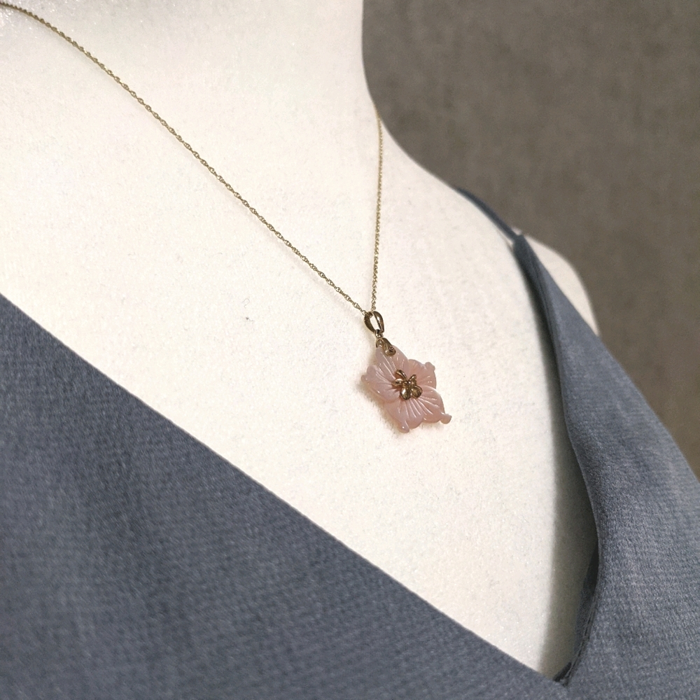 Hawaiian flower necklace - Picture 3 of 8